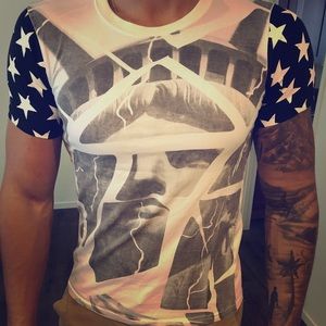 2 men’s T shirts